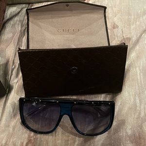 Gucci blue sunglasses/ rare find/barely worn!